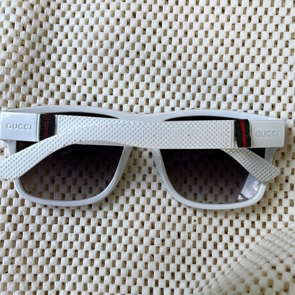 Gucci Shades. Classic style sunglasses - Picture 5 of 6